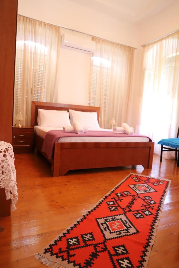 Guest House V. Doga Μπεράτ Εξωτερικό φωτογραφία
