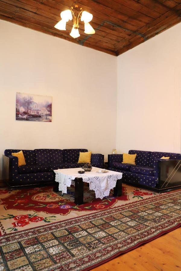 Guest House V. Doga Μπεράτ Εξωτερικό φωτογραφία