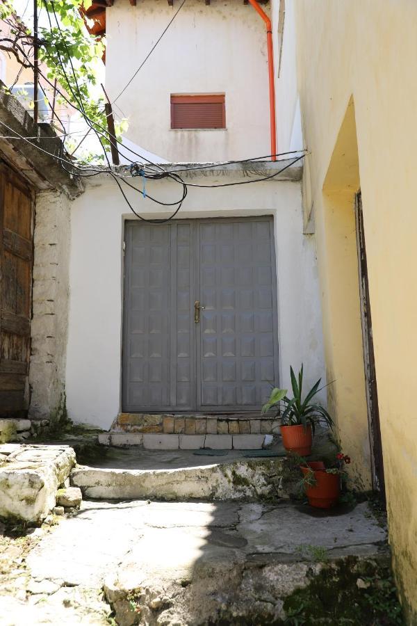 Guest House V. Doga Μπεράτ Εξωτερικό φωτογραφία