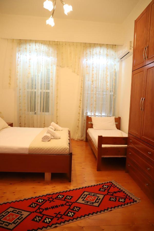 Guest House V. Doga Μπεράτ Εξωτερικό φωτογραφία