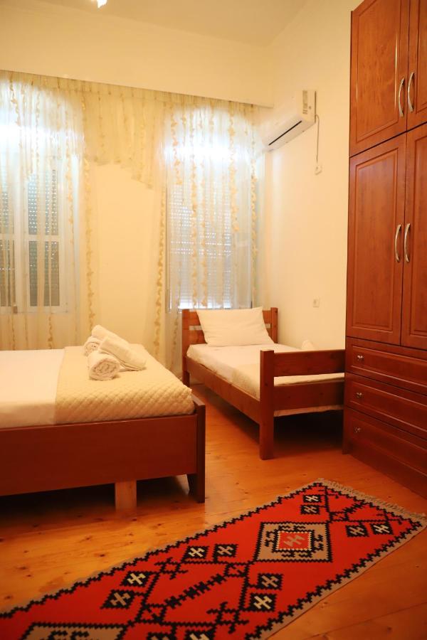 Guest House V. Doga Μπεράτ Εξωτερικό φωτογραφία